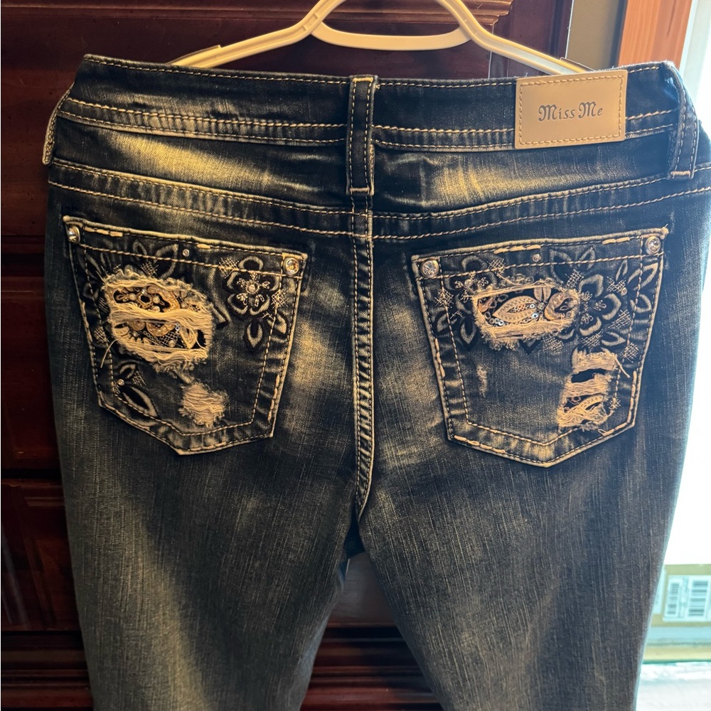 Miss Me Women's Distressed Blue Crop Cut Jeans